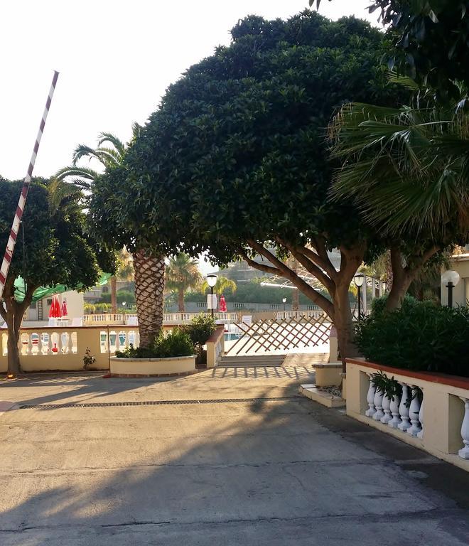 B&B Baia Dello Stretto Gallico Marina エクステリア 写真