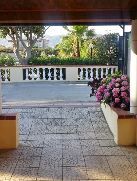 B&B Baia Dello Stretto Gallico Marina エクステリア 写真